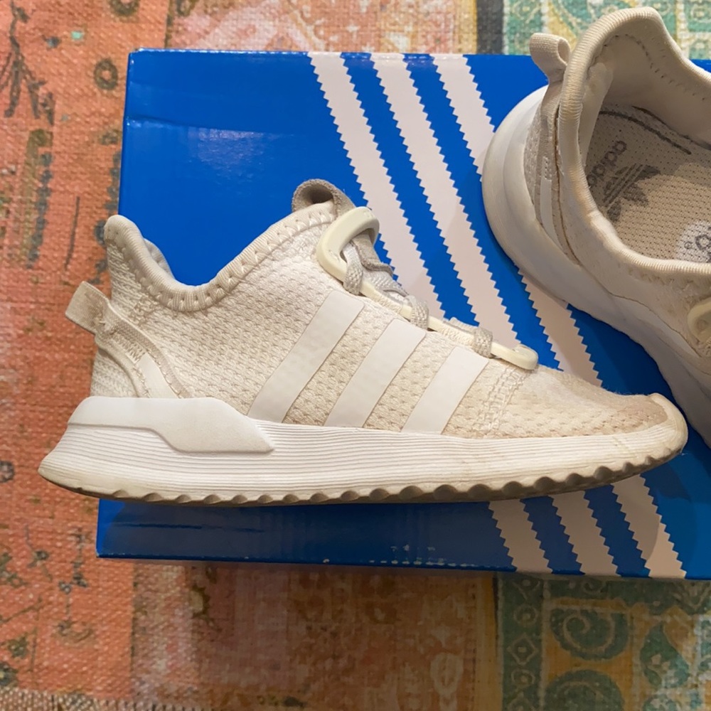 White/white kids adidas. Classic!